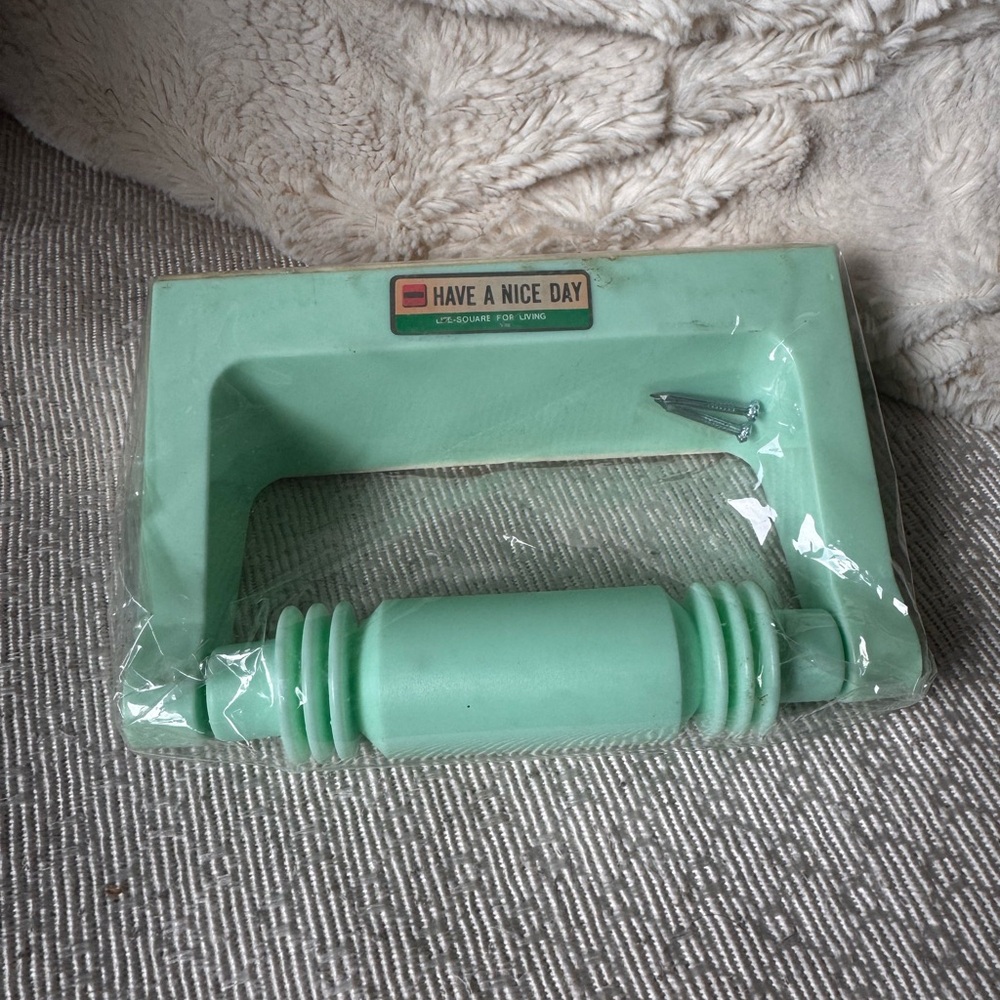 Vintage mid 70s  dead stock mint green toilet paper holder